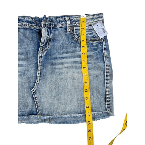Maurices Distressed Denim Mini Skirt 9/10 Reg Frayed Hem 98% Cotton 2% Spandex B - Picture 4 of 6